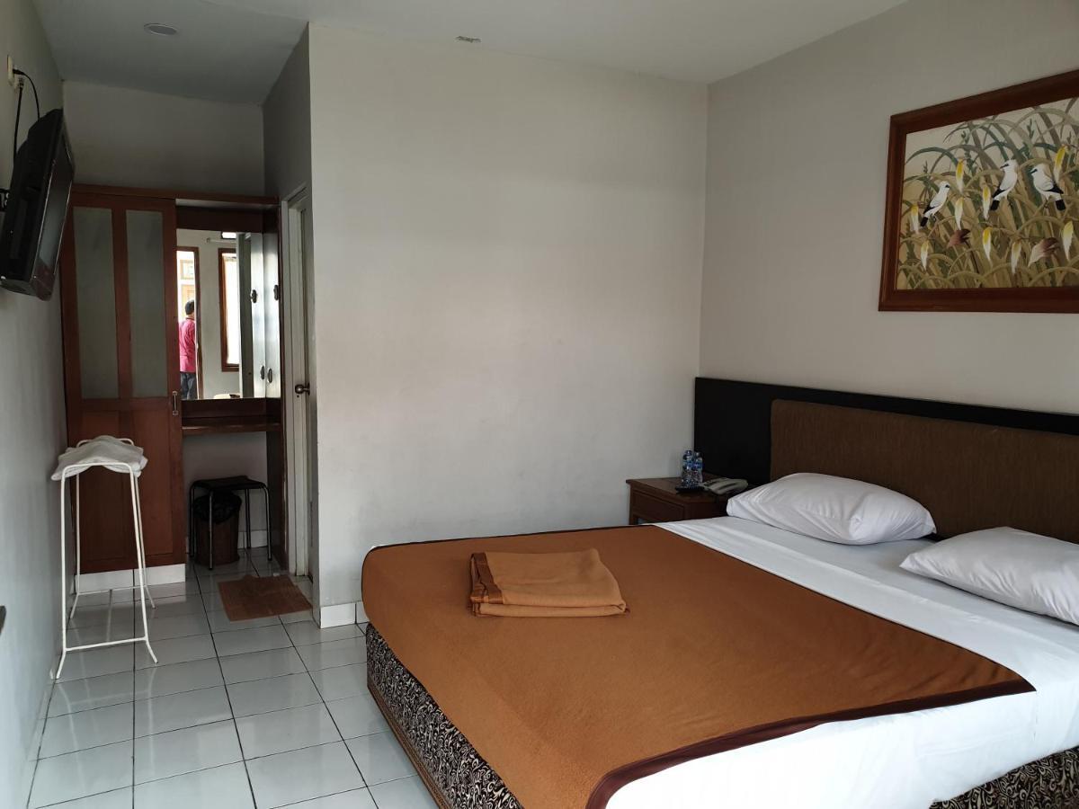 Yehezkiel Hotel Lembang Mitra Reddoorz Екстериор снимка