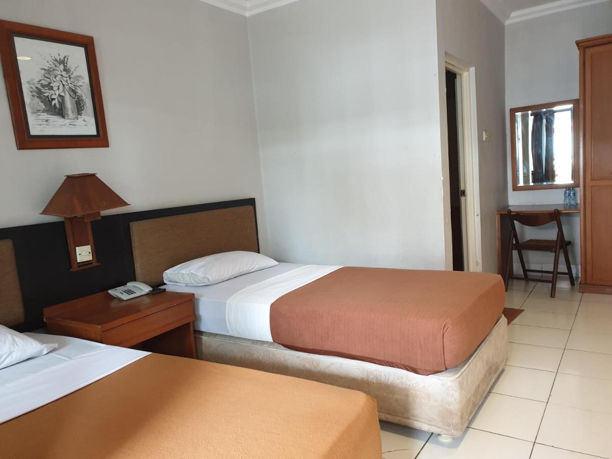 Yehezkiel Hotel Lembang Mitra Reddoorz Екстериор снимка