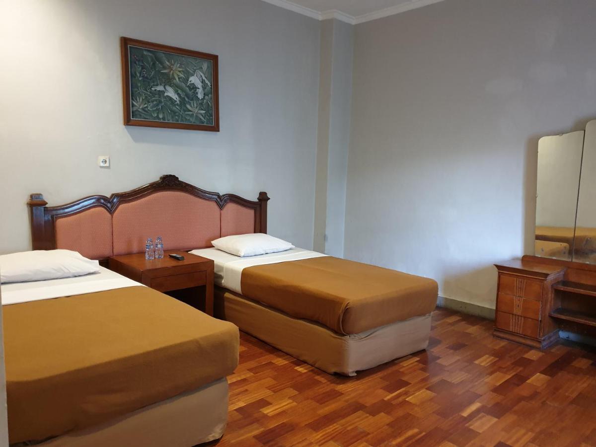 Yehezkiel Hotel Lembang Mitra Reddoorz Екстериор снимка