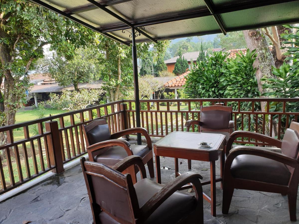 Yehezkiel Hotel Lembang Mitra Reddoorz Екстериор снимка