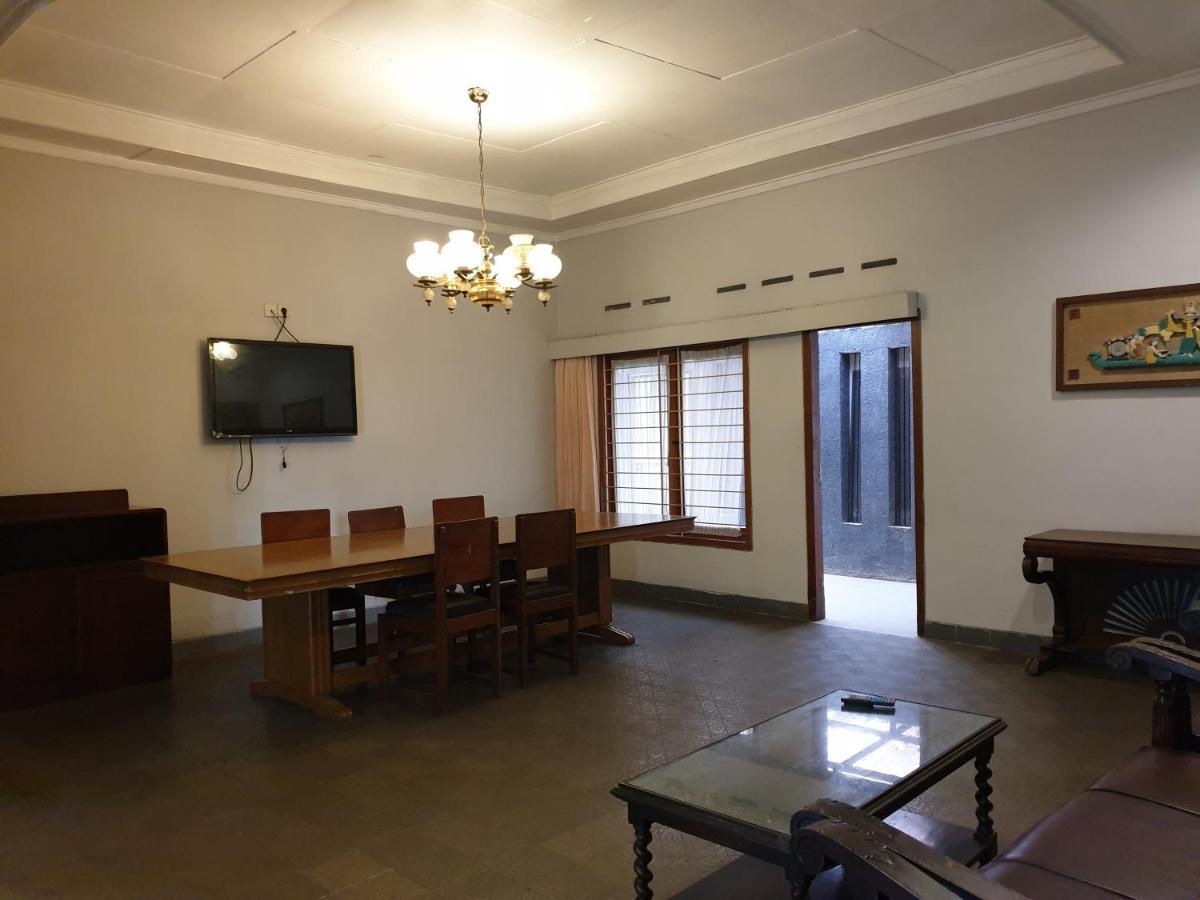 Yehezkiel Hotel Lembang Mitra Reddoorz Екстериор снимка