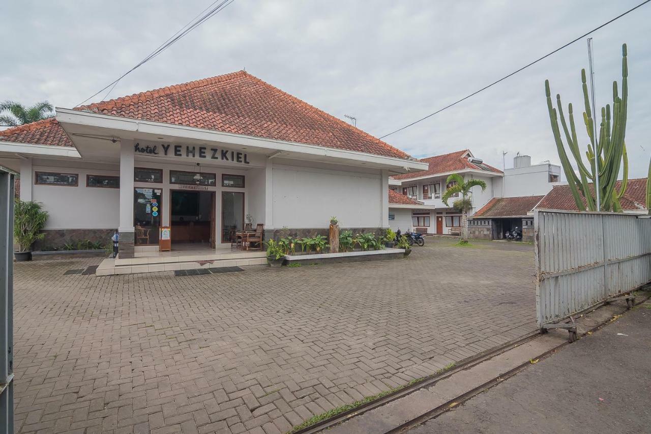 Yehezkiel Hotel Lembang Mitra Reddoorz Екстериор снимка