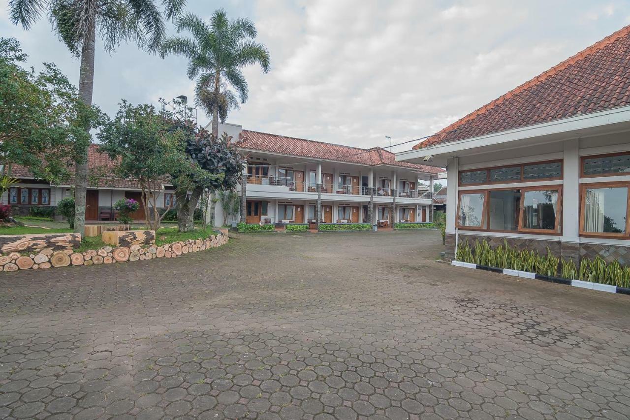 Yehezkiel Hotel Lembang Mitra Reddoorz Екстериор снимка