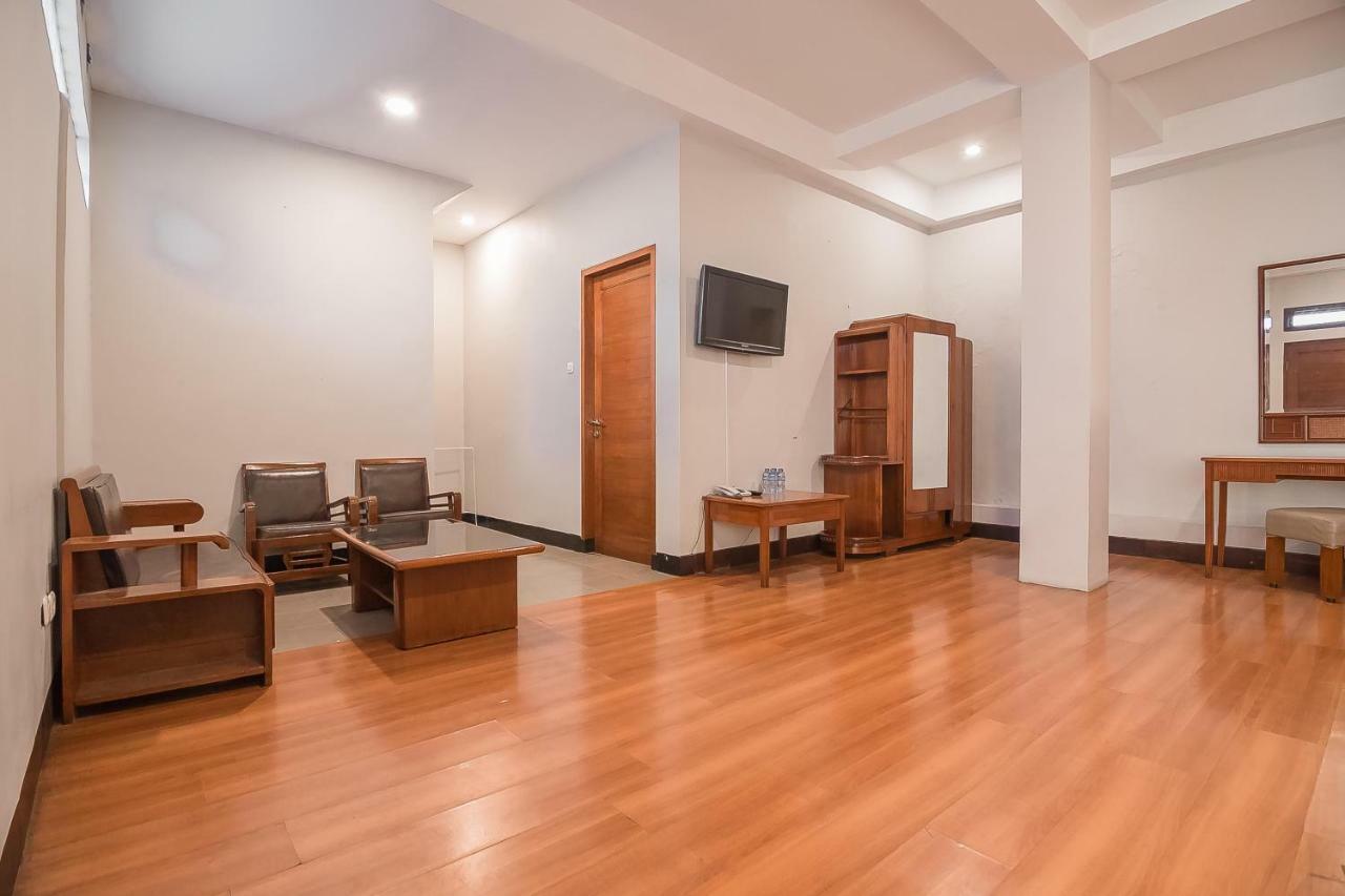 Yehezkiel Hotel Lembang Mitra Reddoorz Екстериор снимка