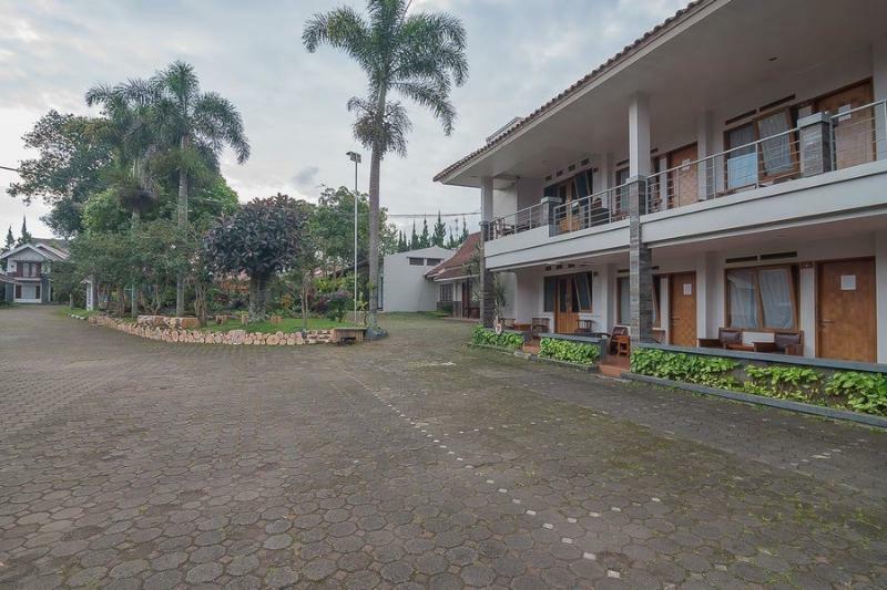 Yehezkiel Hotel Lembang Mitra Reddoorz Екстериор снимка