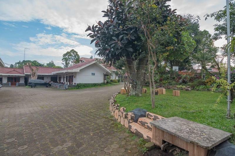 Yehezkiel Hotel Lembang Mitra Reddoorz Екстериор снимка